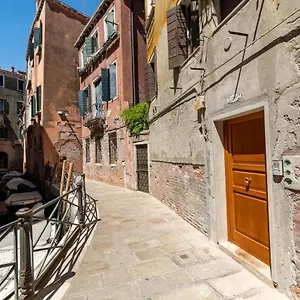 Querini Suite-balcony On Canal, Close To San Marco , Venice Italy